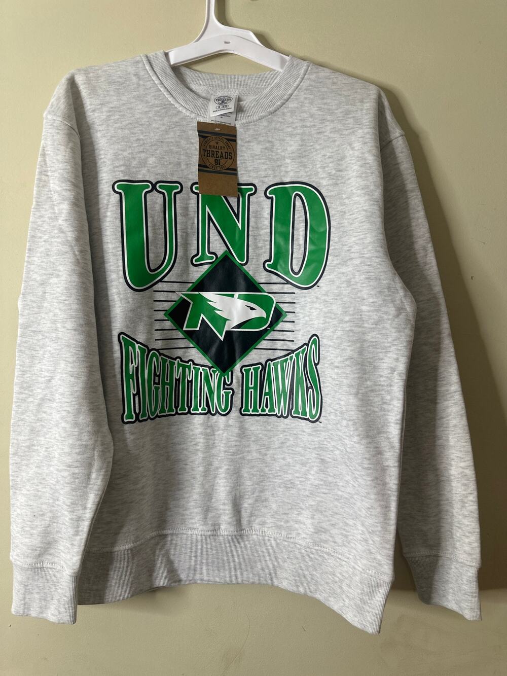 University of North Dakota (UND) Fighting Hawks athletic Sweatshirt M 7